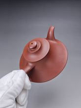 Load image into Gallery viewer, Fully Handmade Dicaoqing Yunlu Yixing Teapot by Xu Weimin 全手工徐卫民底槽清云炉 185ml
