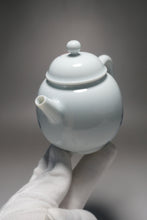 Load image into Gallery viewer, Qinghua Cabbage Jingdezhen Porcelain Teapot 青花壶白菜茶壶 185ml
