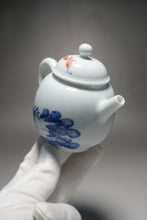 Load image into Gallery viewer, Qinghua Cabbage Jingdezhen Porcelain Teapot 青花壶白菜茶壶 185ml
