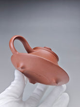 Load image into Gallery viewer, Fully Handmade Dicaoqing Yunlu Yixing Teapot by Xu Weimin 全手工徐卫民底槽清云炉 185ml
