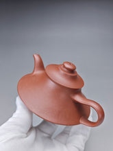 Load image into Gallery viewer, Fully Handmade Dicaoqing Yunlu Yixing Teapot by Xu Weimin 全手工徐卫民底槽清云炉 185ml
