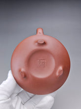 Load image into Gallery viewer, Fully Handmade Dicaoqing Yunlu Yixing Teapot by Xu Weimin 全手工徐卫民底槽清云炉 185ml
