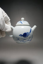Load image into Gallery viewer, Qinghua partridge Jingdezhen Porcelain Teapot 青花壶鹧鸪茶壶 185ml
