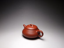 Load image into Gallery viewer, Zhuni Dahongpao Aishipiao Yixing Teapot 朱泥大红袍矮石瓢 185ml
