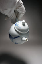 Load image into Gallery viewer, Qinghua partridge Jingdezhen Porcelain Teapot 青花壶鹧鸪茶壶 185ml
