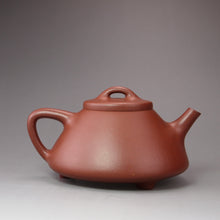 Load image into Gallery viewer, Fully Handmade Dicaoqing Ziye Shipiao Yixing Teapot by Fang Siming 范思明山全手底槽清子冶石瓢 190ml
