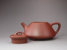 Load image into Gallery viewer, Fully Handmade Dicaoqing Ziye Shipiao Yixing Teapot by Fang Siming 范思明山全手底槽清子冶石瓢 190ml
