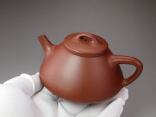 Load image into Gallery viewer, Fully Handmade Dicaoqing Ziye Shipiao Yixing Teapot by Fang Siming 范思明山全手底槽清子冶石瓢 190ml
