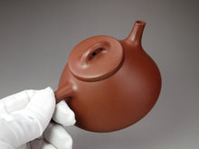 Load image into Gallery viewer, Fully Handmade Dicaoqing Ziye Shipiao Yixing Teapot by Fang Siming 范思明山全手底槽清子冶石瓢 190ml
