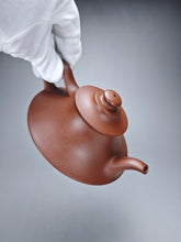 Load image into Gallery viewer, Fully Handmade Dicaoqing Yunlu Yixing Teapot by Xu Weimin 全手工徐卫民底槽清云炉 190ml
