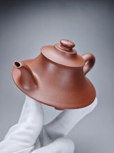 Load image into Gallery viewer, Fully Handmade Dicaoqing Yunlu Yixing Teapot by Xu Weimin 全手工徐卫民底槽清云炉 190ml
