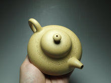 Load image into Gallery viewer, Benshan Lüni Hehuan Yixing Teapot with Carvings 本山绿泥合欢 带刻绘 190ml
