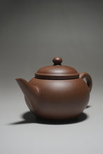 Load image into Gallery viewer, Dicaoqing Shuiping Yixing Teapot 底槽青水平壶 190ml
