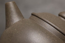 Load image into Gallery viewer, Qingduan Julun Yixing Teapot 青段巨轮珠 150ml
