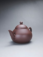 Load image into Gallery viewer, Dicaoqing Pear Yixing Teapot 底槽清梨形壶 150ml
