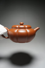 Load image into Gallery viewer, Fully Handmade Hongpilong Jingwen Plum Blossom Yixing Teapot by Gu Shuyun 全手工顾淑云红皮龙筋纹梅花居士 200ml

