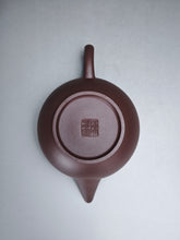 Load image into Gallery viewer, Lao Zini Shuiping Yixing Teapot 老紫泥水平 200ml
