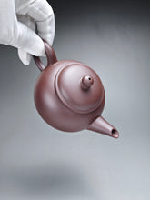 Load image into Gallery viewer, Lao Zini Shuiping Yixing Teapot 老紫泥水平 200ml
