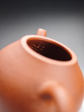 Load image into Gallery viewer, Zhuni Dahongpao Mellon Yixing Teapot 朱泥大红袍匏瓜 200ml
