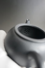 Load image into Gallery viewer, Heini (Wuhui Tianqingni) Shuiping Yixing Teapot 天青泥焐灰水平 200ml
