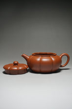 Load image into Gallery viewer, Fully Handmade Hongpilong Jingwen Plum Blossom Yixing Teapot by Gu Shuyun 全手工顾淑云红皮龙筋纹梅花居士 200ml
