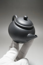 Load image into Gallery viewer, Heini (Wuhui Tianqingni) Shuiping Yixing Teapot 天青泥焐灰水平 200ml
