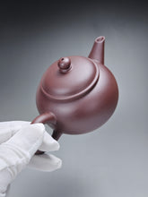 Load image into Gallery viewer, Lao Zini Shuiping Yixing Teapot 老紫泥水平 200ml
