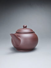 Load image into Gallery viewer, Lao Zini Shuiping Yixing Teapot 老紫泥水平 200ml
