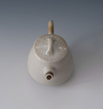 Load image into Gallery viewer, Inge Nielsen Porcelain Shino Carbontrap Tall Shipiao 100ml
