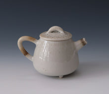 Load image into Gallery viewer, Inge Nielsen Porcelain Shino Carbontrap Tall Shipiao 100ml
