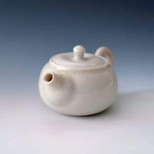 Load image into Gallery viewer, Inge Nielsen Porcelain Shino Teapot 90ml

