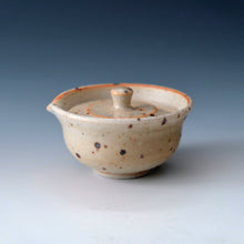 Load image into Gallery viewer, shino shiboridashi for gonfu cha by Inge Nielsen.
