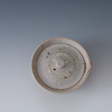 Load image into Gallery viewer, shino shiboridashi for gonfu cha by Inge Nielsen.
