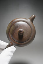 Load image into Gallery viewer, Wood Fired Dicaoqing Jinglan Yixing Teapot 柴烧底槽清井栏 210ml
