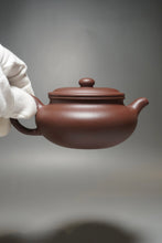 Load image into Gallery viewer, Lao Zini Bianfu Yixing Teapot 老紫泥扁腹 210ml
