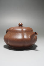 Load image into Gallery viewer, Fully Handmade Zini Jinwen Yixing Teapot by Hu Manshan 全手工胡漫山紫泥筋纹器梅花居士 210ml
