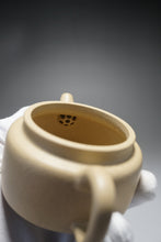 Load image into Gallery viewer, Fully Handmade Benshan Lüni Dezhong by Hu Manshan全手工本山绿泥德钟胡漫山制 210ml
