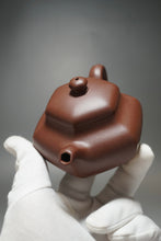 Load image into Gallery viewer, Lao Zini Hexagon Lianzi Yixing Teapot 老紫泥六方莲子 215ml
