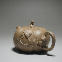 Load image into Gallery viewer, Fully Handmade Lao Duanni Pumpkin Yixing Teapot by Fan Aijuan 全手工老段泥南瓜壶 (范爱娟制) 210ml
