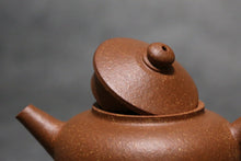 Load image into Gallery viewer, Jiangponi Julun Yixing Teapot 降坡泥巨轮珠 105ml
