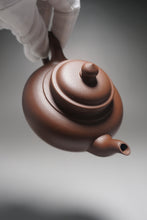 Load image into Gallery viewer, Lao Zini Xiaoying Yixing Teapot 老紫泥笑婴 220ml
