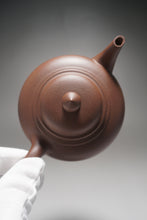 Load image into Gallery viewer, Lao Zini Xiaoying Yixing Teapot 老紫泥笑婴 220ml

