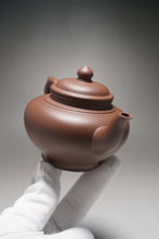 Load image into Gallery viewer, Lao Zini Xiaoying Yixing Teapot 老紫泥笑婴 220ml
