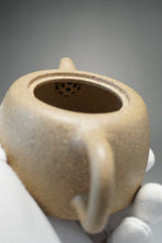 Load image into Gallery viewer, Lipini Jinglan Yixing Teapot 梨皮段泥井栏 220ml
