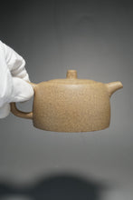 Load image into Gallery viewer, Lipini Jinglan Yixing Teapot 梨皮段泥井栏 220ml

