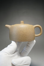 Load image into Gallery viewer, Lipini Jinglan Yixing Teapot 梨皮段泥井栏 220ml
