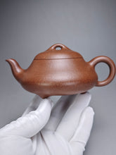 Load image into Gallery viewer, Fully Handmade Lao Duanni Hantang Shipiao Yixing Teapot 全手工唐雅极品老段泥汉棠石瓢 225ml
