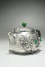 Load image into Gallery viewer, 999 Pure Silver Handmade Jade Gourd Teapot with Silver Wire Inlay 全手工掐丝镶玉葫芦藤银壶 230ml

