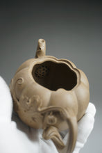 Load image into Gallery viewer, Fully Handmade Lao Duanni Pumpkin Yixing Teapot by Fan Aijuan 全手工老段泥南瓜壶 (范爱娟制) 230ml
