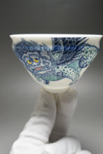 Load image into Gallery viewer, Qinghua Lion Tianbai Porcelain Teacup by DaSheng 大生手绘狮子束口杯
